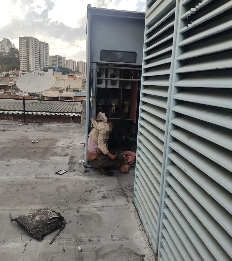 Felicito a la clase trabajadora de <a href="/metro_caracas/">Compañía Anónima Metro de Caracas</a> y @SSitssa por la rápida activación del Plan de Contingencia que garantizó el efectivo traslado del pueblo entre AguaSalud y Propatria luego del sabotaje a la subestación Plaza Sucre, afectando las operaciones de #MetroDeCaracas.