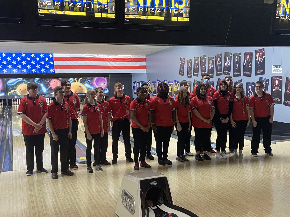 SportingShirena's tweet photo. Great job today, Falcon bowlers! @WHtsAthletics @HeightsHSusd259  @HeightsBooster #WPSproud https://t.co/TztkZXtlvx