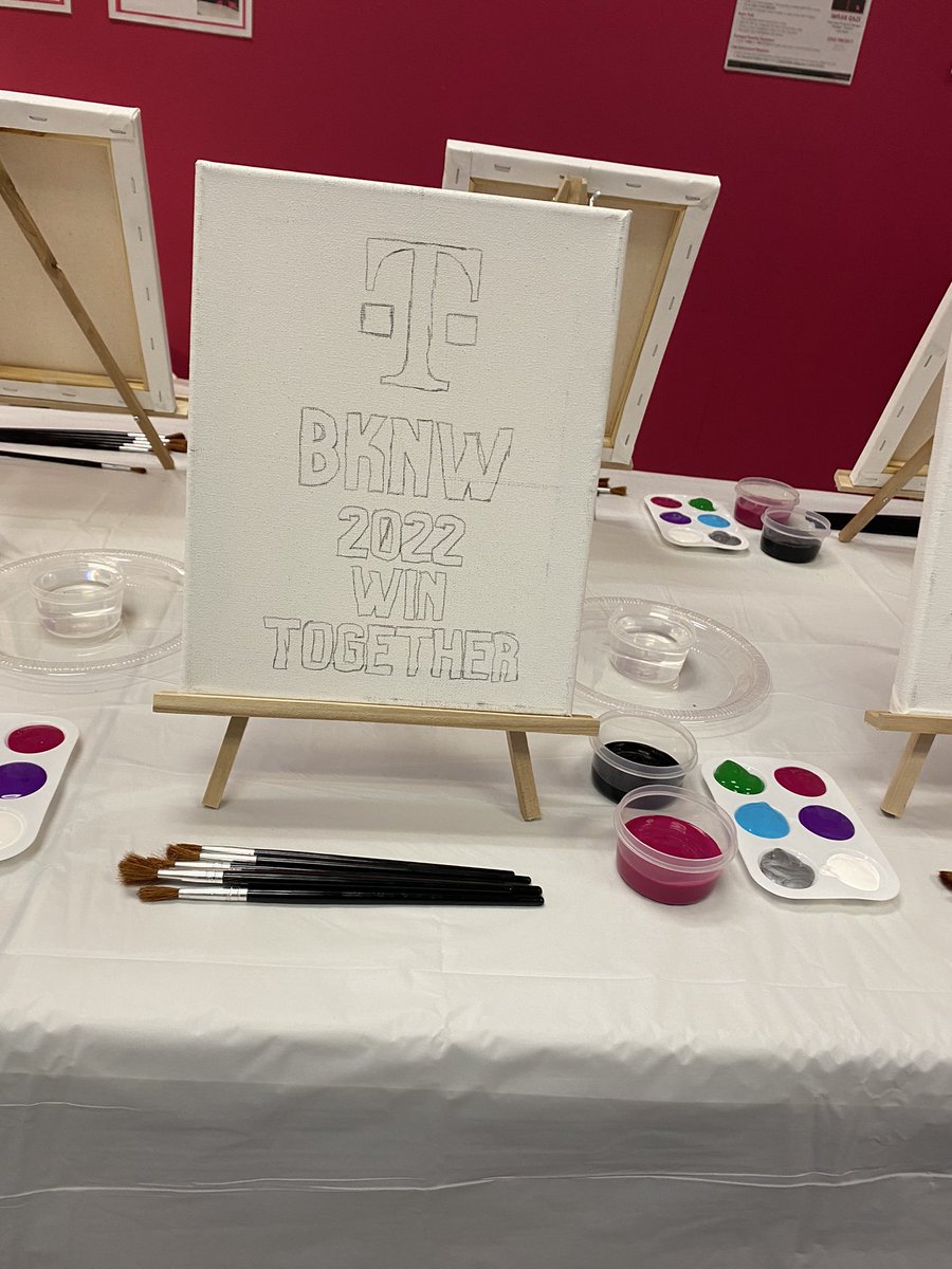 MakedaGadson's tweet photo. Keep in mind that I’m artist… 🤣
Fun meeting icebreaker/activity 🎨 https://t.co/h9WF3geT7A