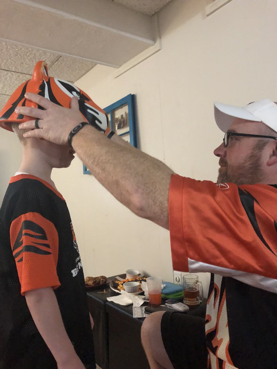 Beth0104Marsh's tweet photo. I find it hard to believe my husband @marshallp2 is a common @Bengals fan.  We got married in 2011.  He required a Bengals grooms cake and he got a 3D one, along with cufflinks- that was apart of the arrangement. To be clear, his #loyalty started before then &amp; has never stopped. https://t.co/QRX4LyZq36