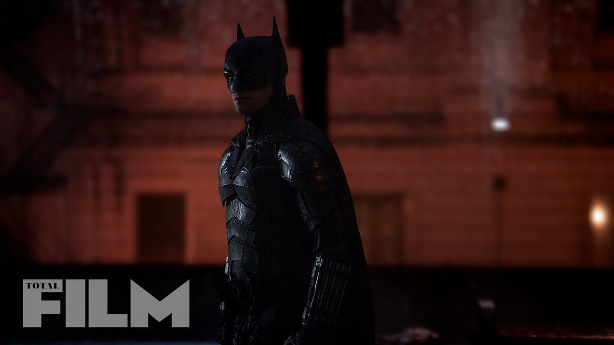 TorreVigilancia's tweet photo. A #TotalFILM disponibilizou imagens inéditas de #Batman, nas quais mostram o #HomemMorcego interagindo com o #ComissárioGordon (#JeffreyWright) e #GilColson (#PeterSarsgaard). O filme chega em 03 de Março de 2022 nos cinemas brasileiros. https://t.co/ntQtMXEqJy