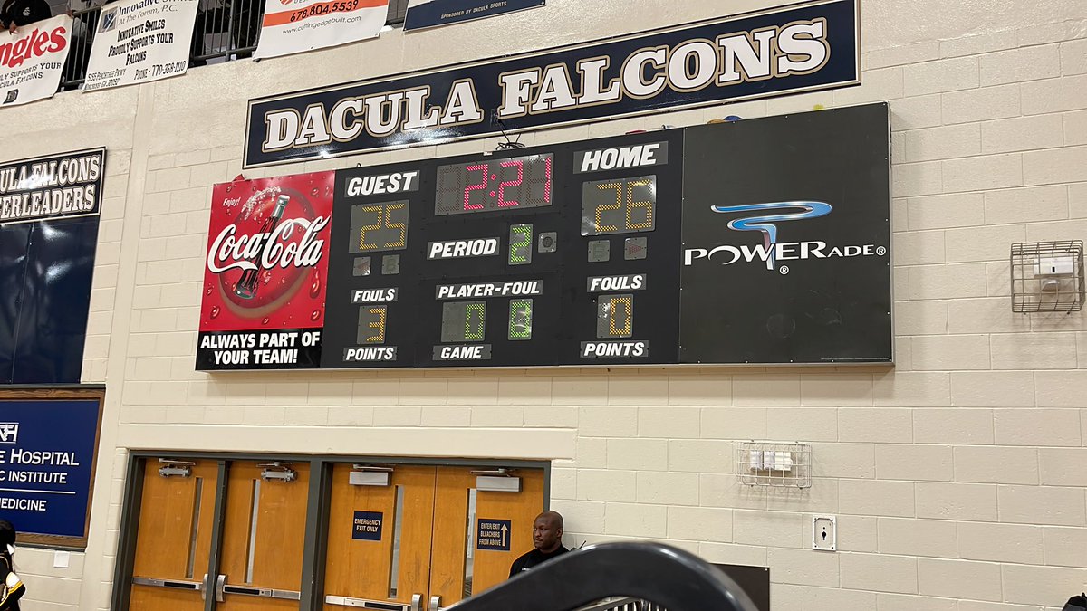 MrByrdEdS1's tweet photo. Still working. Our @CghsHoops boys are playing against @DaculaAthletics. We have 25 and they have 26 points. #teacherlife #workaholic #greatlessons #algebra2 https://t.co/3iRwOcSjhu