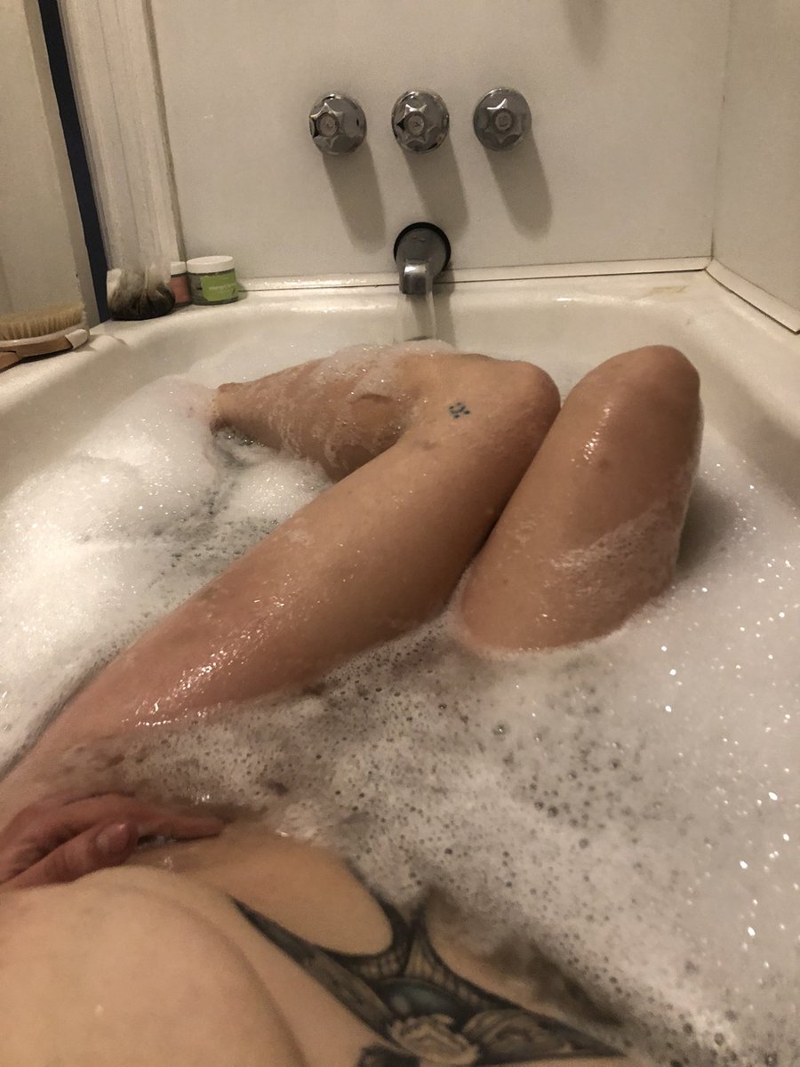 milkymillykitty's tweet photo. #bubblebath #tinytattoos #lunarmoth #sternumtatoo #relaxbaby #alonetime #cleanfeet #spankmyass #worshipmyfeet #tickleishtoes Cum tickle in between my toes with your tongue, help me relax. I’ll return the favor. https://t.co/HvHallIGoA