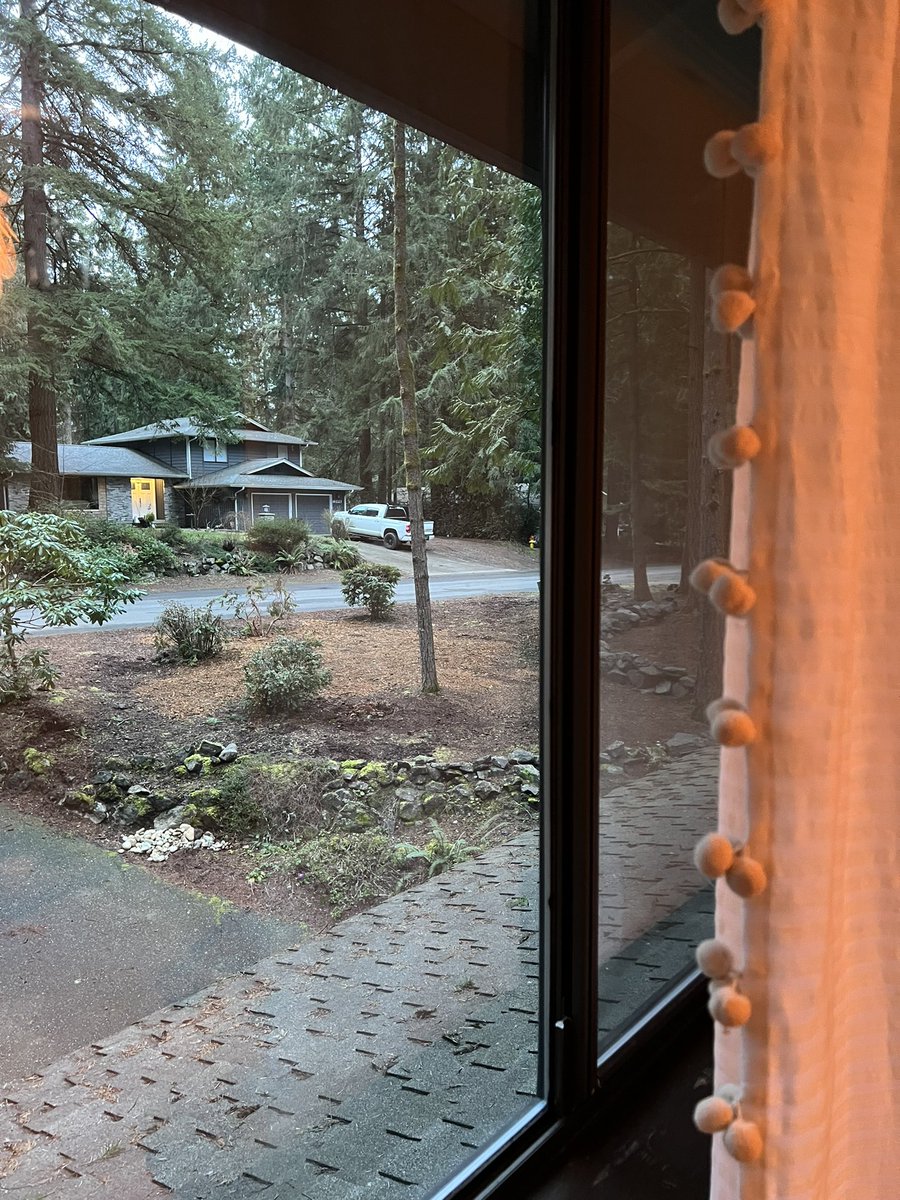 5pm and it’s not pitch dark outside 😭