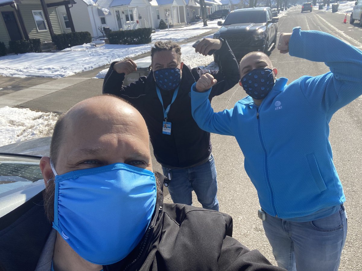 Caught these couple hooligans signing up another happy FirstNet customer!!  ⁦@CTfromATT⁩ &amp; Mr. Sam Salem!! 🏅 #CMT #MMM