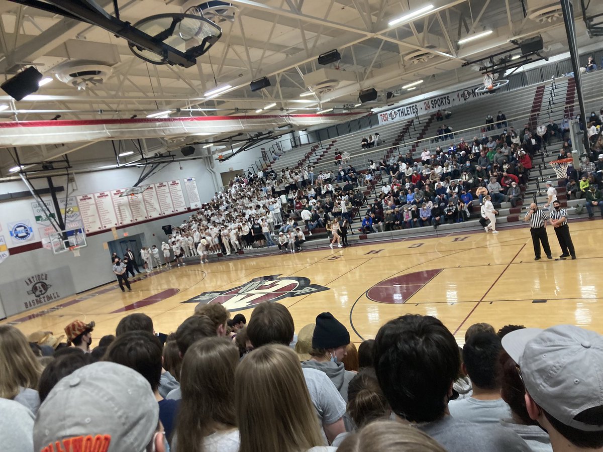 Supporting the b-ball team tonight <a href="/LakesFootball1/">Lakes Football</a> <a href="/JordanEder75/">Jordan Eder</a>