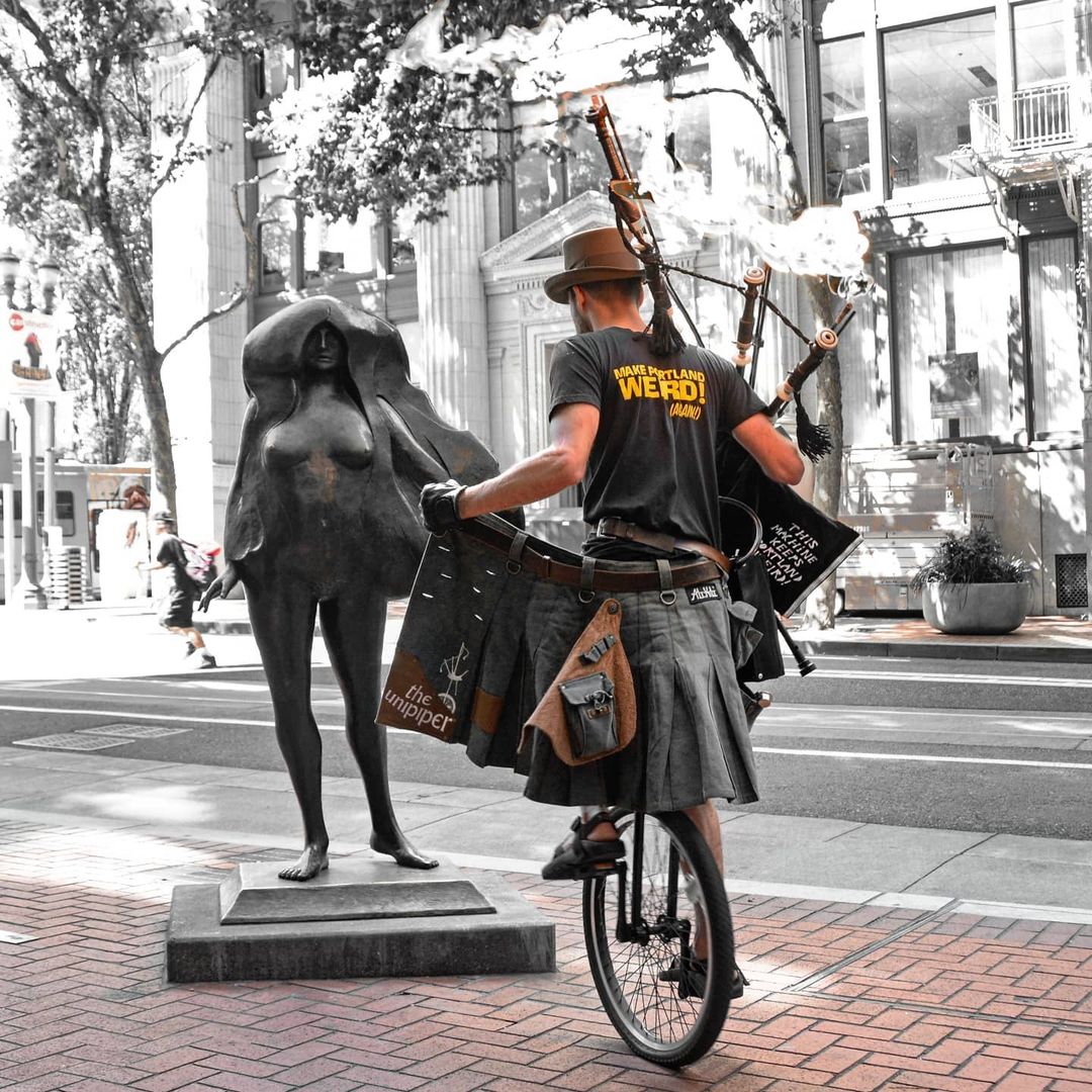 TheUnipiper's tweet photo. An inspiration to me and a whole generation of Portlanders. If everyone would expose themselves to art, the world would be a much better place. ๐RIP Bud. It's the end of an era and Portland will not be the same without you. #RIPBudClark #pdx #portland #KeepPortlandWeird https://t.co/LSGp2WEX0H