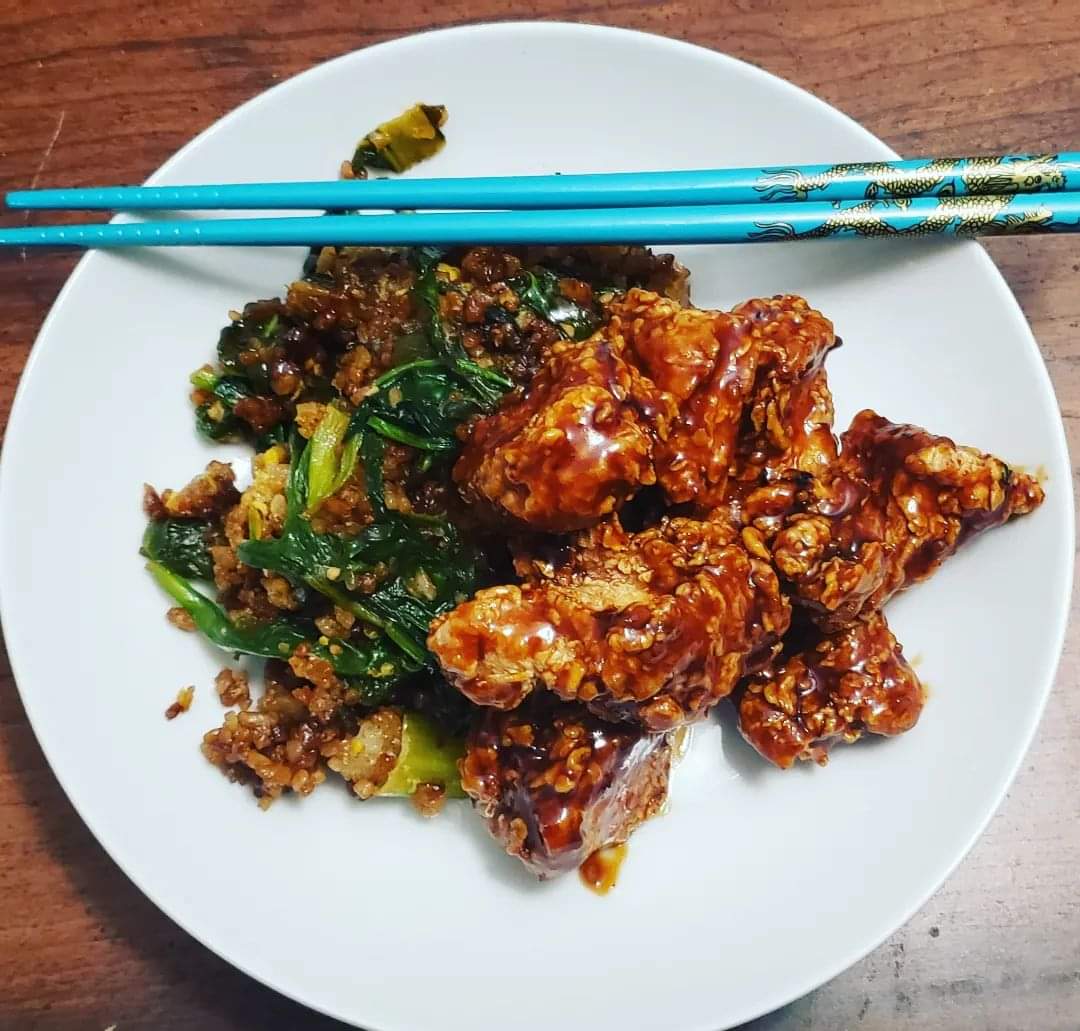 cbi777's tweet image. Because sometimes you want General Tso's chicken on a Monday....so you make it on a Tuesday 🙃. Lol. General Tso's chicken with bok choy &amp;amp; spinach fried rice. #homecooking #weekdaydinner #generaltsochicken