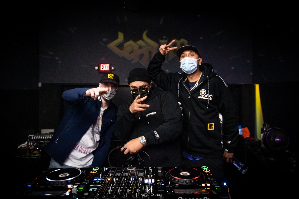 HauteSauceSEA's tweet photo. yall brought it for the last HS of January with music spun by @lakimisalive + @djswervewon, @djsworth, &amp; Luca!

head over to @qnightclub's fb page to relive the magic: https://t.co/fGdSQMmC2u

📸 @jamespneville https://t.co/hcZk9Xpbyd