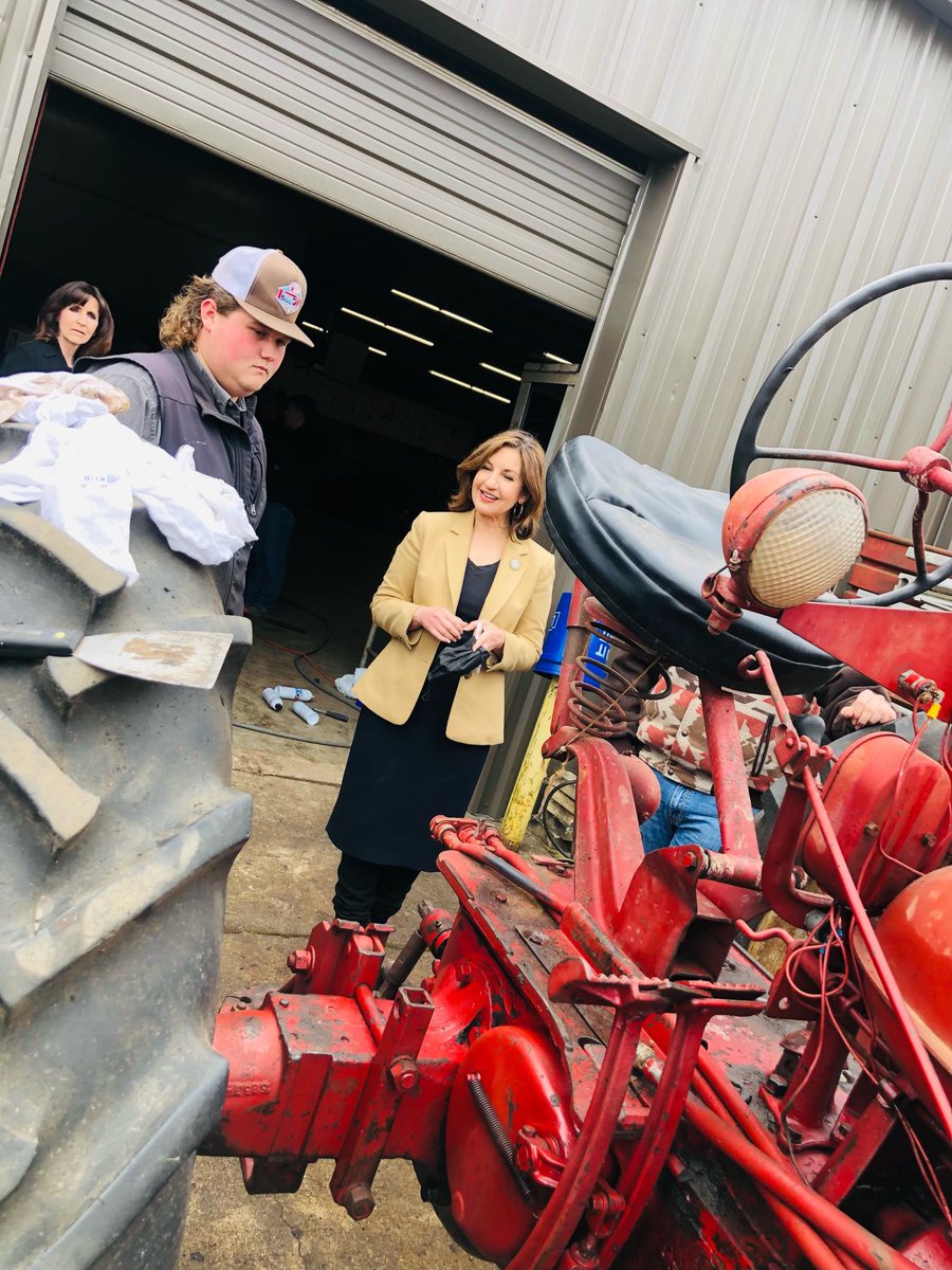 joy4ok's tweet photo. Schools in small towns like Stillwell High School are the lifeblood of our communities. I was grateful to spend time today with AG students as they refurbished a 1948 tractor engine. #oklaed https://t.co/Zp719WqnOy