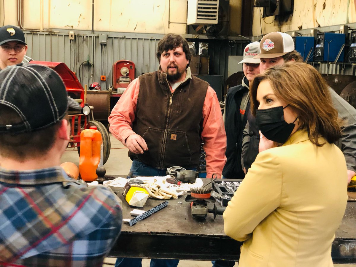 joy4ok's tweet photo. Schools in small towns like Stillwell High School are the lifeblood of our communities. I was grateful to spend time today with AG students as they refurbished a 1948 tractor engine. #oklaed https://t.co/Zp719WqnOy