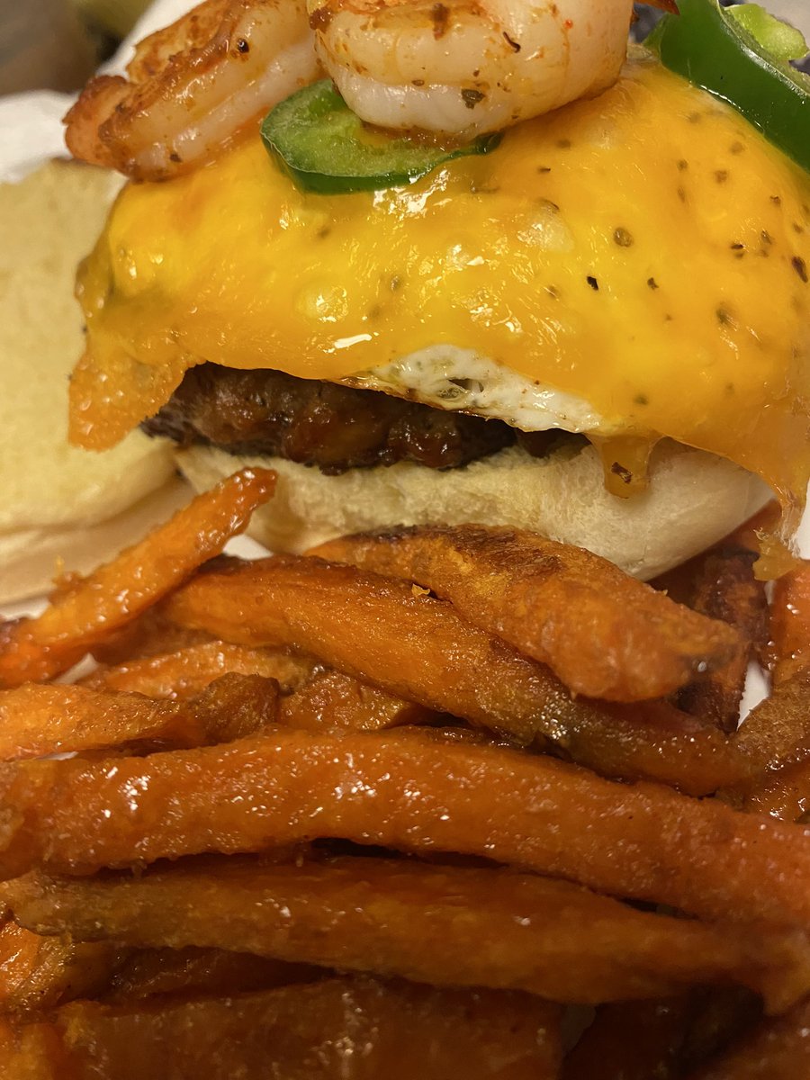 Octimuss_prime's tweet image. I started an edible business, it’s @gunsmoke_edibles on Instagram. I can pretty much make whatever you’d like &amp;amp; I bake a few things just about every day. Follow for updates/deals😊