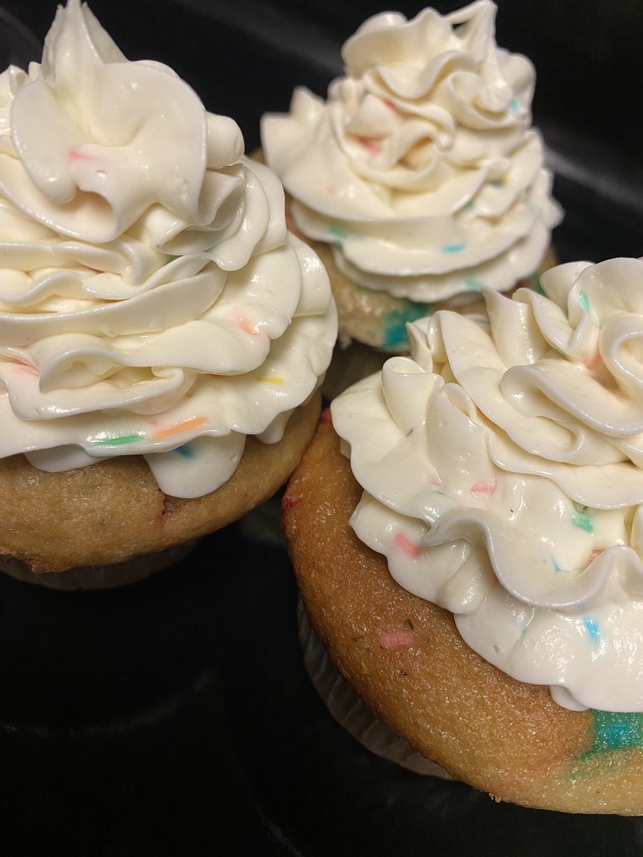 Octimuss_prime's tweet image. I started an edible business, it’s @gunsmoke_edibles on Instagram. I can pretty much make whatever you’d like &amp;amp; I bake a few things just about every day. Follow for updates/deals😊