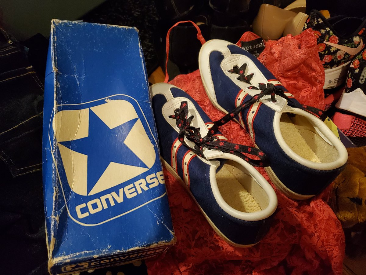 andidrewaheart's tweet photo. @Converse can anyone tell me anything about these shoes? #Converse #VintageConverse #RetroConverse #ConverseShoes https://t.co/ickxbHqJzu