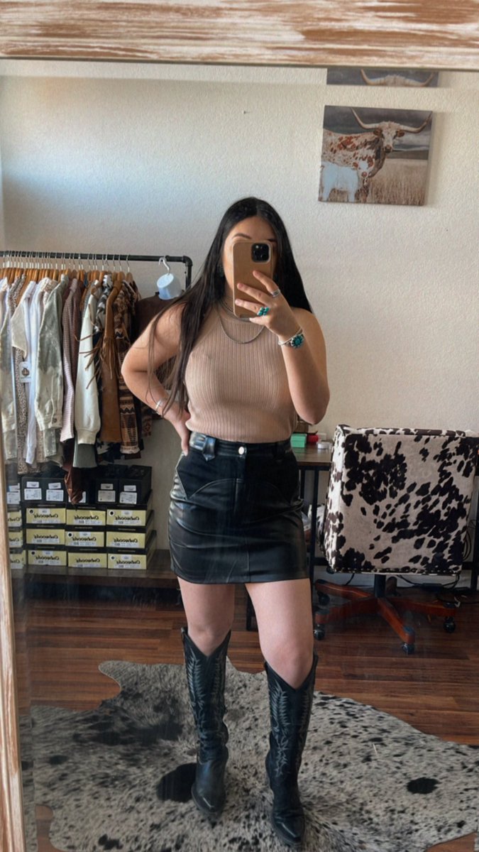 ziacactusb's tweet photo. The Jinny Skirt 🦋✨ https://t.co/pmnsUYCdDw