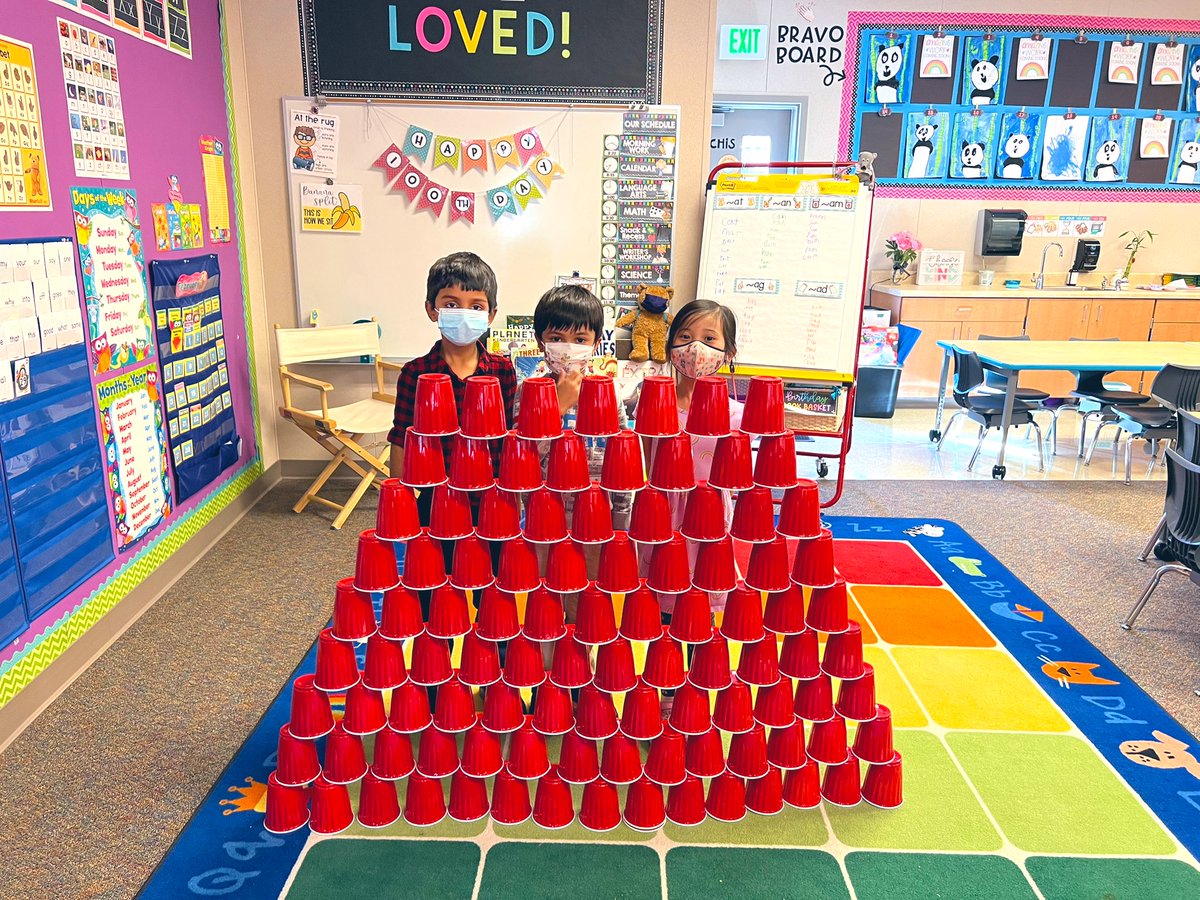 mschinn103's tweet photo. Celebrating 100 days in kindergarten! 🎉💕🌈 https://t.co/9vTuvfJ2kF