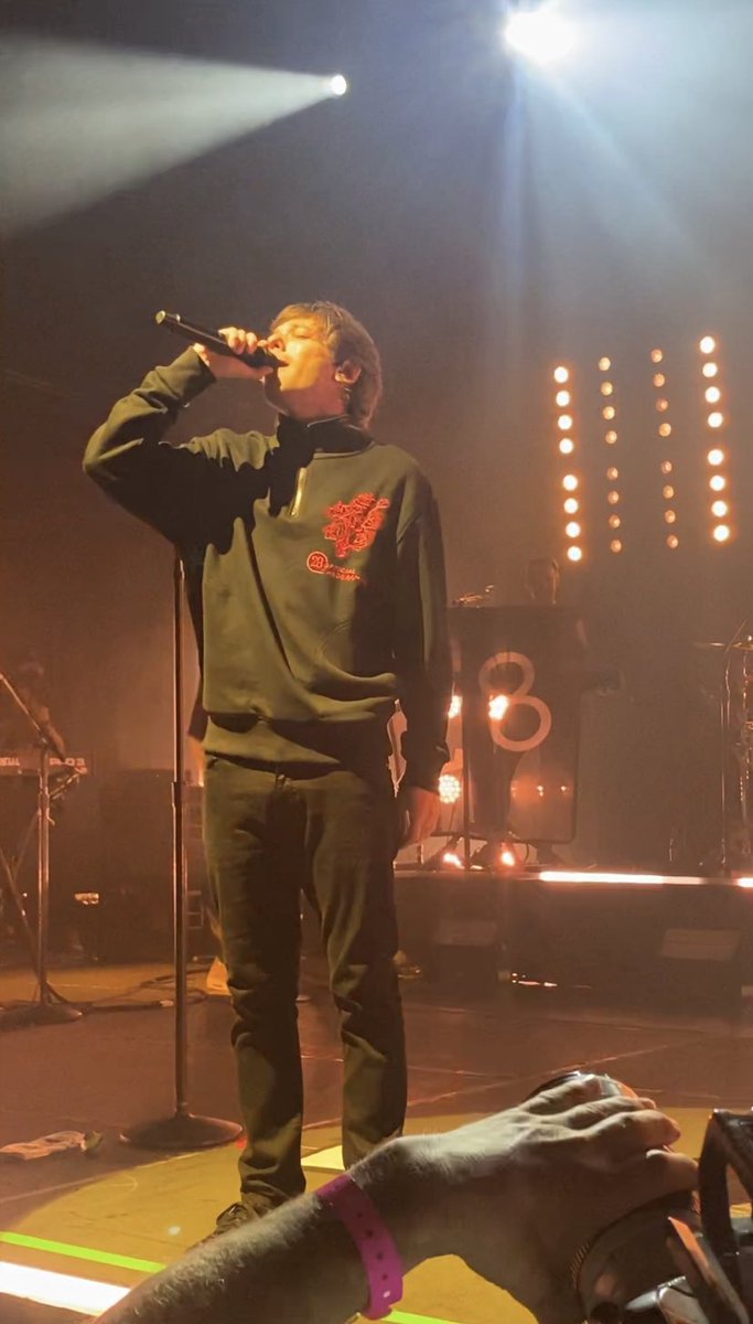 LT91UPDATESIT's tweet photo. #LTWTDallas| Louis sul palco! 

© pourmercylouis https://t.co/T6IBhU9eDX