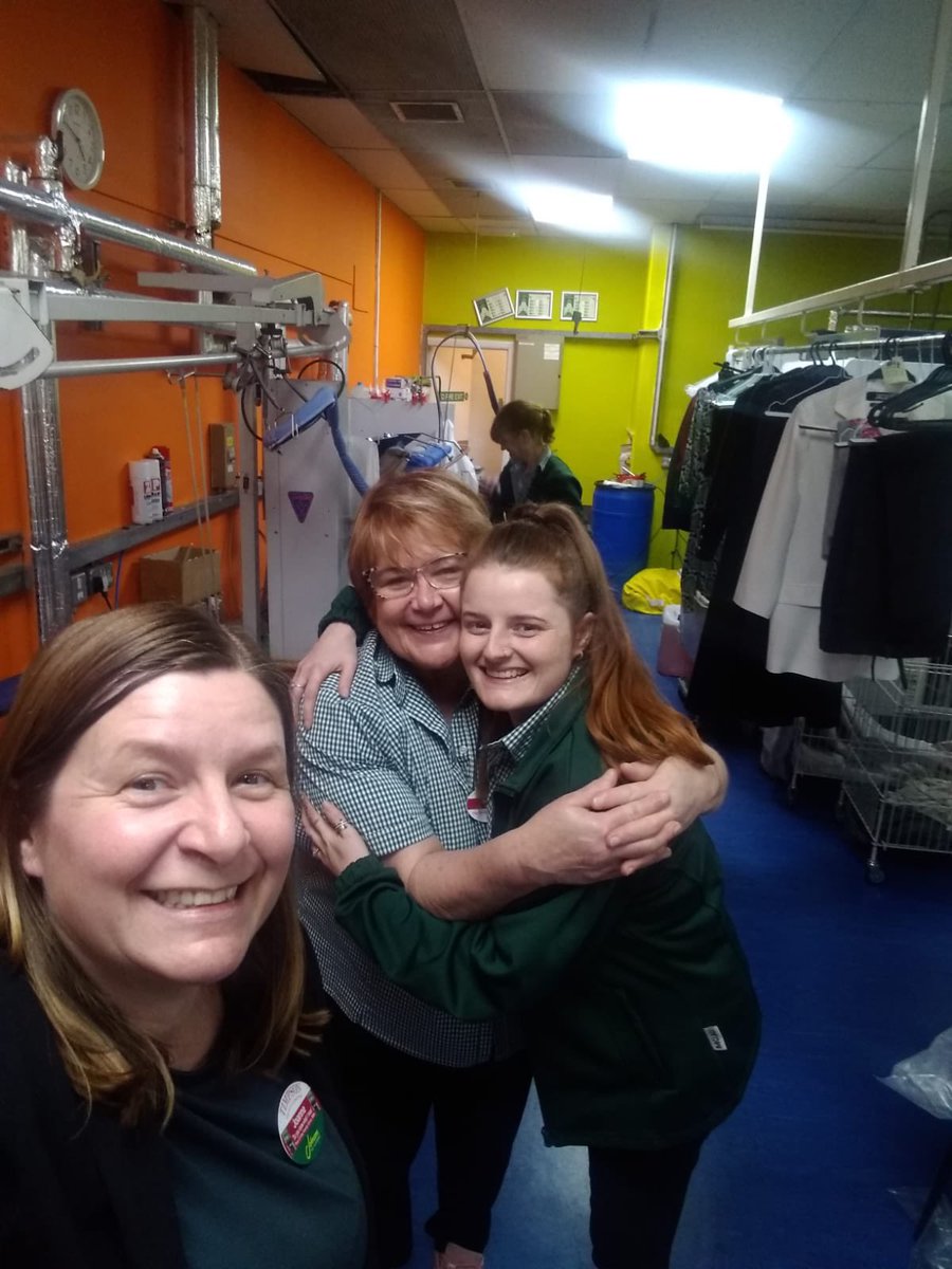 Mojo_Training21's tweet photo. Great to see the new sign going up at our Tunbridge Wells branch and to see smiling faces of the colleagues in the branch/hub 😁 @MOJODryCleaners @Mojoarea67 @TimpsonNews https://t.co/QUUttJUN1e