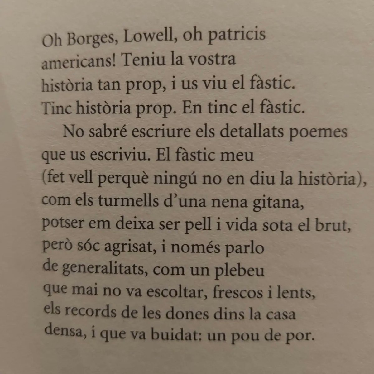 Ahir al vespre, amb la sala de l'Ateneu plena, en Josep Maria Fulquet va fer un repàs a la biografia de Robert Lowell. També en va llegir poemes i en va fer una comparativa exhaustiva amb la poesia de Gabriel Ferrater.
<a href="/Ateneu/">Ateneu Santcugatenc</a> <a href="/AnyFerrater/">AnyFerrater</a> <a href="/lletres/">Lletres catalanes</a>