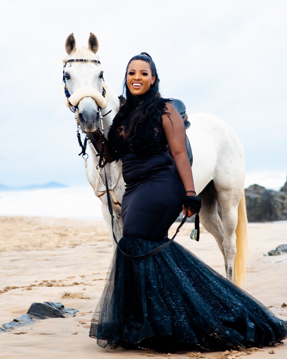 Paradise discovered 

Client: Lesedi 
Light Assistant: <a href="/sabelo_mag/">S A B E L O</a> 
Retoucher: <a href="/sabelo_mag/">S A B E L O</a> 
Photos by: <a href="/Daah_Photograpy/">Makabongwe Mdomula</a> 

#art #photographylovers #photographer #beautiful #portrait #nikonphotography #photography #love #majesty