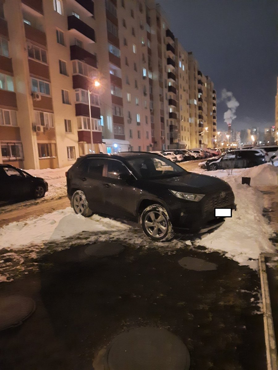 Выбирая место для парковки следует учитывать не только внедорожные возможности своего автомобиля, но и Правила благоустройства. Возбуждено дело об административном правонарушении. <a href="/AA_Korobkov/">Алексей Коробков</a> <a href="/AskerovaEmiliya/">Аскерова Эмилия Юрьевна</a> <a href="/kuibadm/">Администрация Куйбышевского района</a>