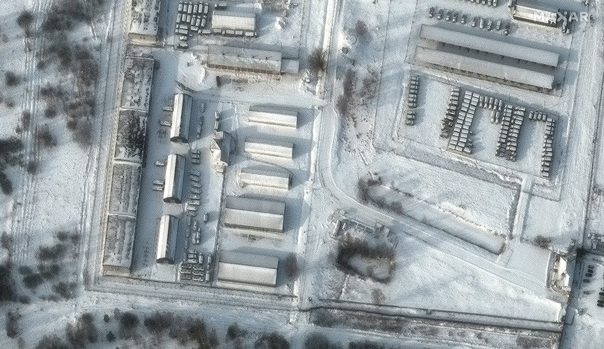 Спутниковые снимки российских войск на границе с Украиной