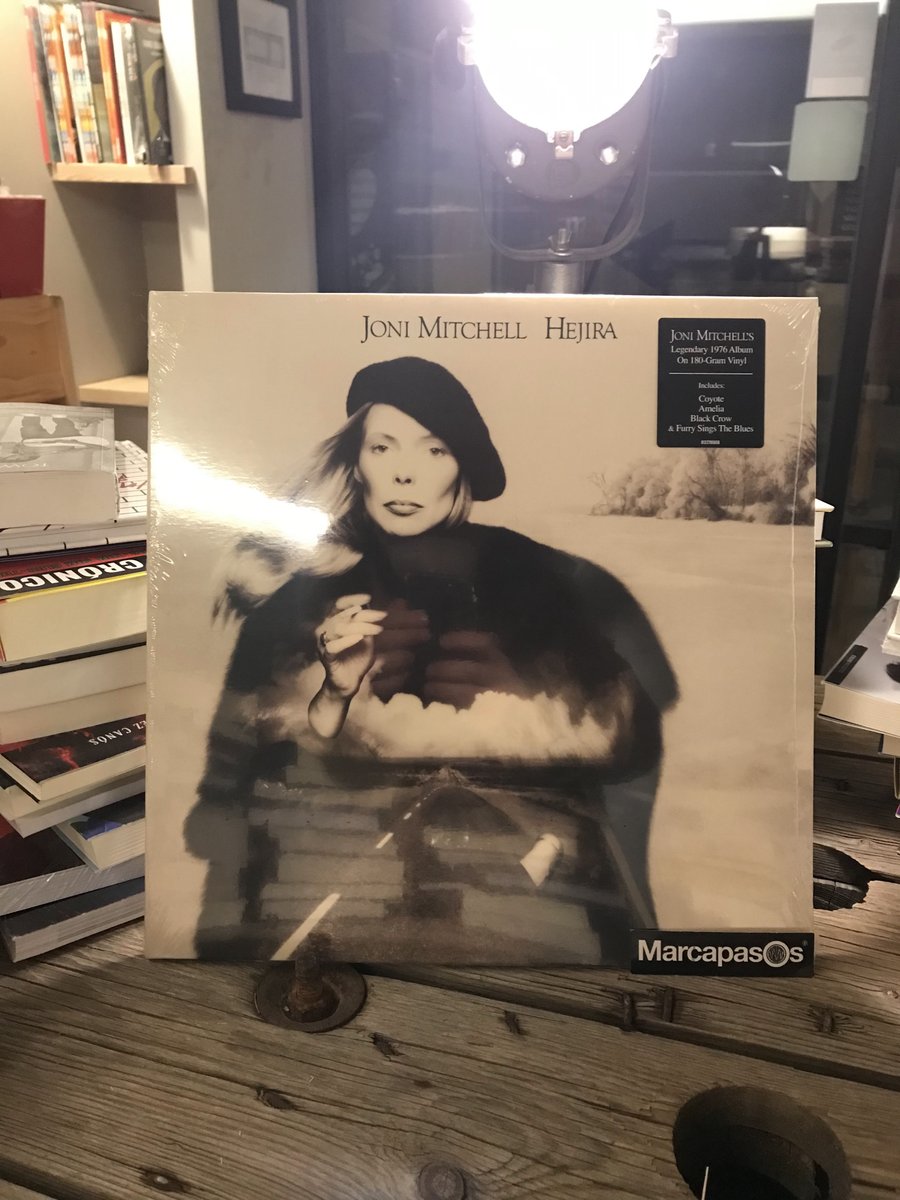 Marcapasos_GR's tweet image. Nuestra #sintoníaMarcapasos da comienzo hoy con la protagoniza #Hejira (1976), de la gran #JoniMitchell. Un disco con el que Mitchel se acercó al #Jazz escoltada por músicos de la talla de #JacoPastorius, al bajo, y #LarryCarlton, a la guitarra eléctrica. 
ow.ly/Hn9430s9n8b