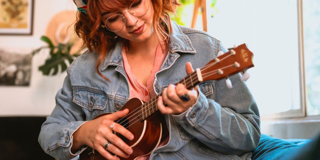 adeba's tweet image. Nimm deine Ukulele und spiele sie den ganzen Tag. 
Um musikalische Bildung bei Adeba:
k8i.de/6j
#adeba #musik #bildung