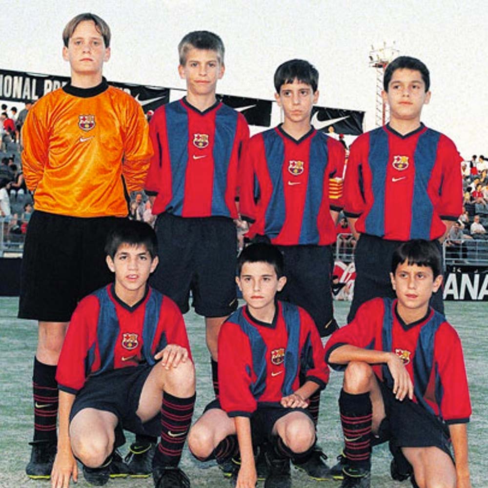 Happy Birthday Gerard Piqué Can you spot him in this photo?   
