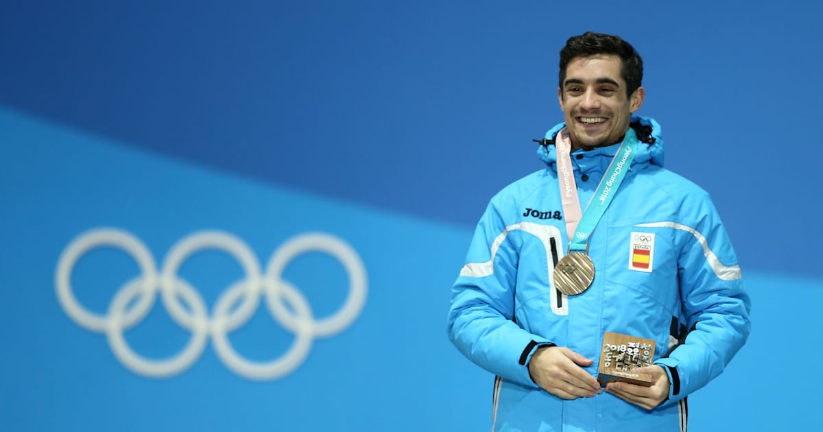 🥉 La última medalla de nuestro deporte en los Juegos Olímpicos de invierno fue un premio. A una carrera. 🌟 Al talento.✌️ Al amor. 😍 Y a los deportistas infatigables. @javierfernandez siempre será #ElCorazónDeEspaña. ♥️🇪🇦 @fedhielo