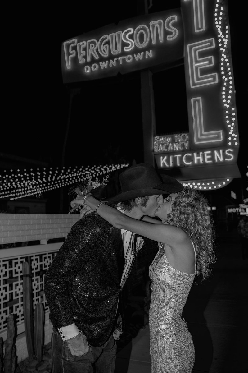LoganPerryman's tweet photo. I’m gonna give you guys the black and white photos you didn’t think you needed! I am in love and I get to keep looking at these moments forever! 

@sierra_studer YOU WENT ABOVE AND BEYOND AND YOU ARE TRULY AN AMAZING PHOTOGRAPHER!!!!! 
I can’t say it loud enough. ❤️❤️ https://t.co/quYSldGn8r