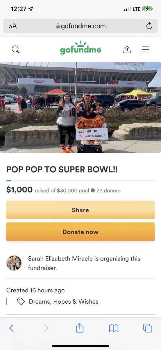 DrEricaPerson1's tweet photo. We tailgate with these two every home game.  They have my vote to go!!! https://t.co/Qf4YNDWfpz