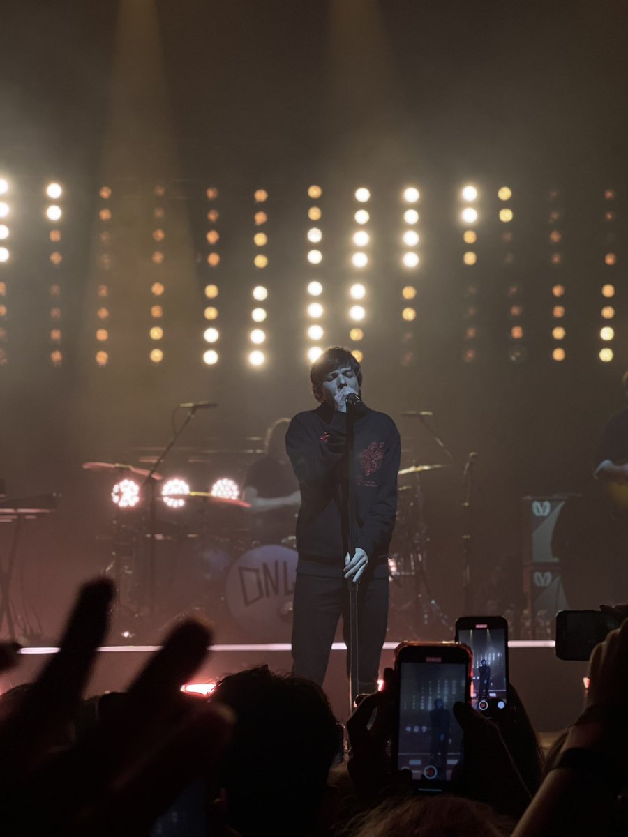 HLDTour's tweet image. Louis while performing. 
#LTWTDallas
2.1.22

📸: jennycanyonmoon