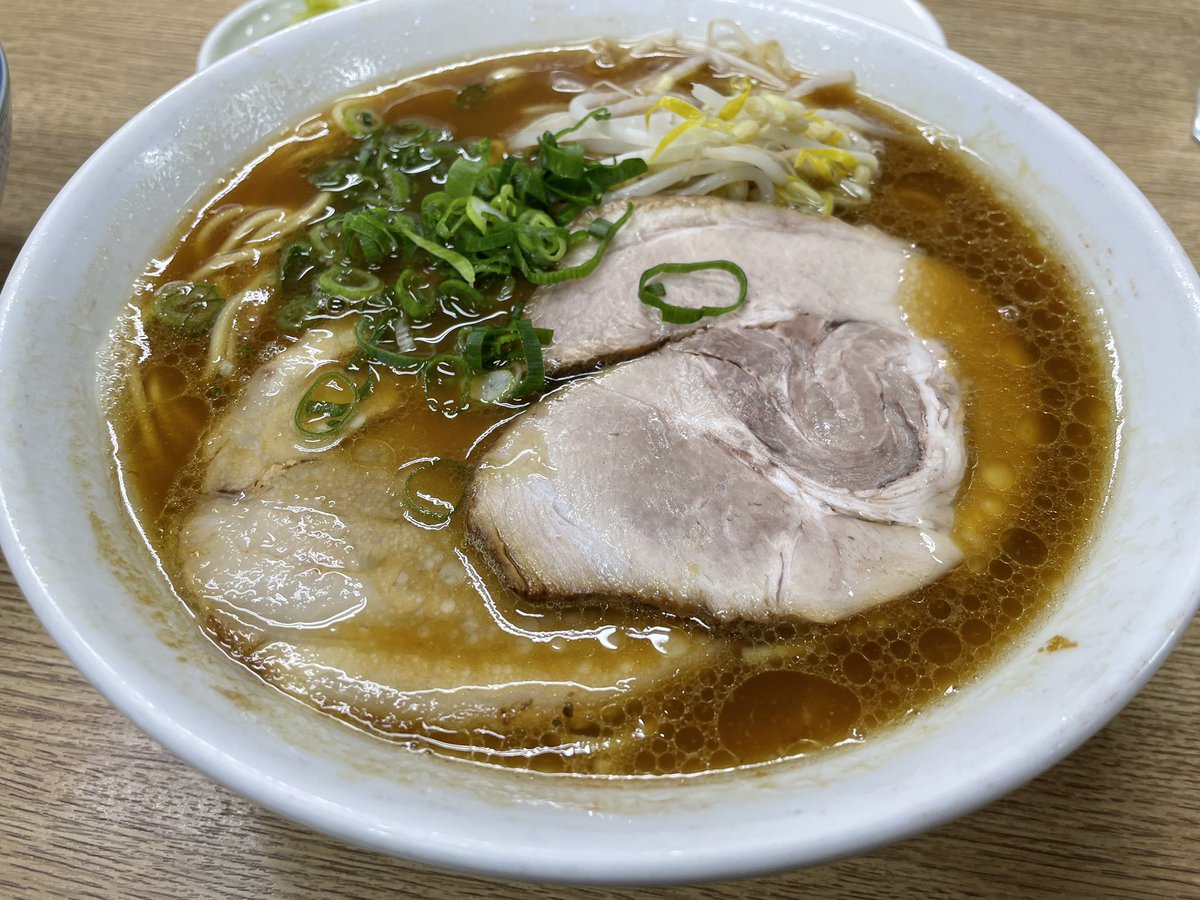 ひるめっしゃー‼️ 支那そば中🍜¥550 以前鳥坂ラーメンも食べたお店 どっちも美味い😋 ごちそうさまです🎶