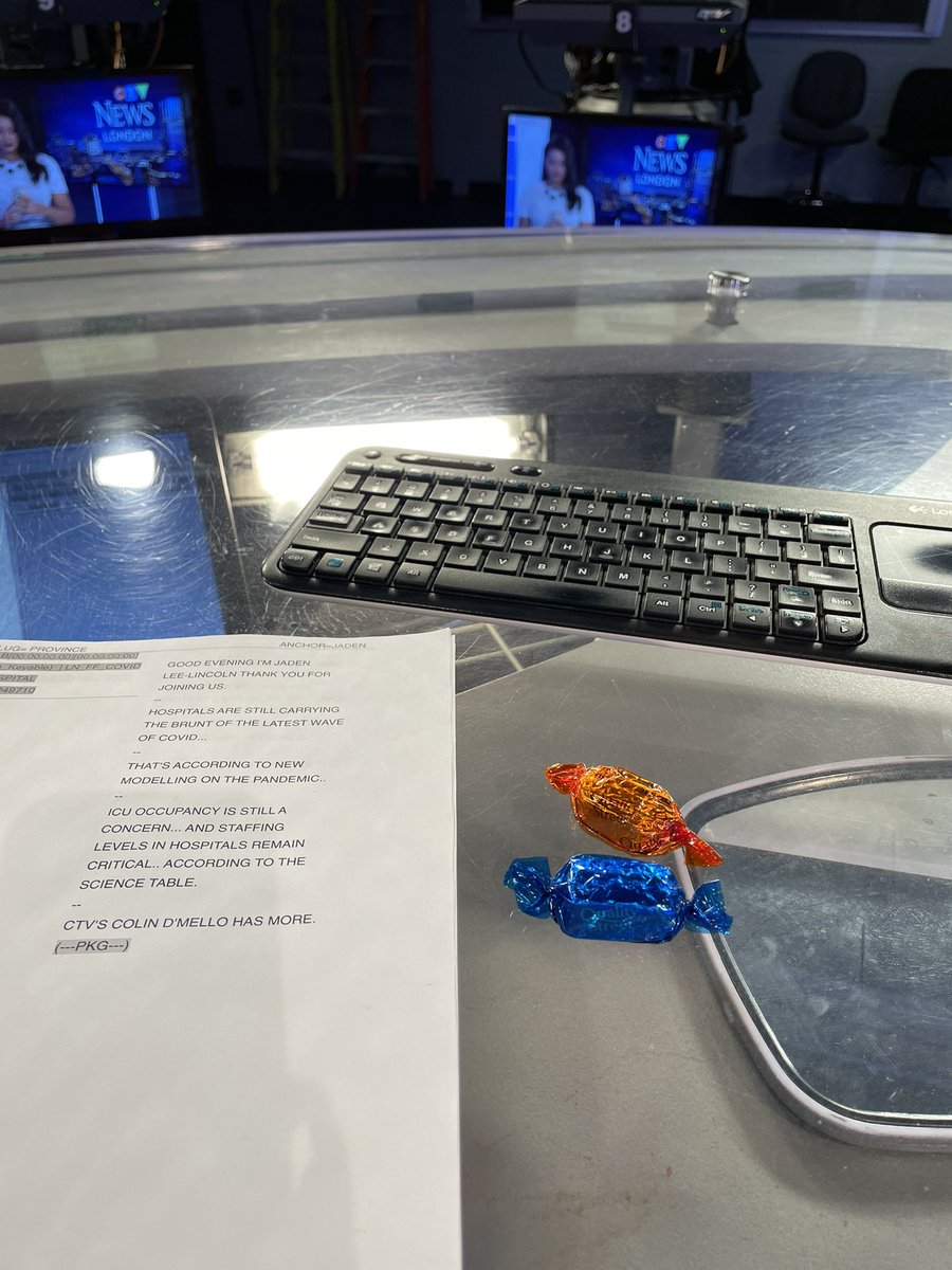 A little birdie keeps dropping off a treat at the anchor desk before my show starts. I have the best producer 😁