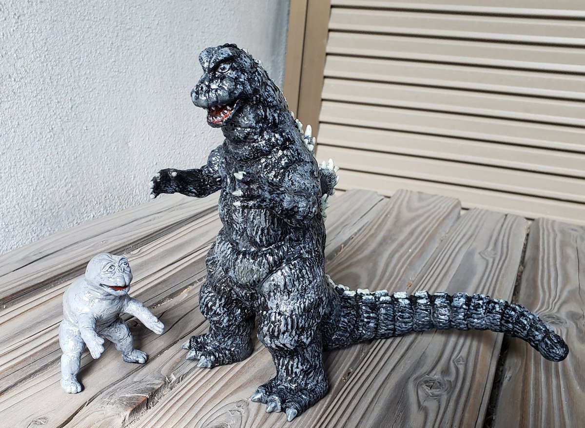 sanukisyokunin's tweet photo. 【Holiday 4】
I made son of Godzilla figure, considering to bring it for Pensacon.

ゴジラの息子バージョンフィギュアも製作したよ。
元はY-MSFのソフビ。

#sonofgodzilla #musukogoji #godzilla  #Pensacon
#ゴジラフィギュア　#息子ゴジ　#お休みの日 https://t.co/F2oSRtnEPI