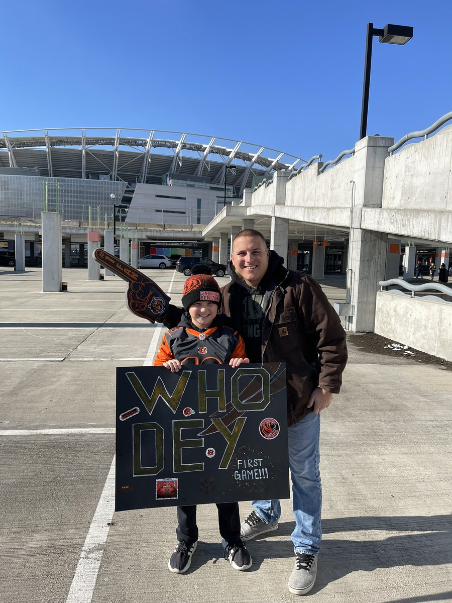 SweatyBroDad's tweet photo. @JimIrsay It took 33 of my 35 years to see Cincinnati make it to a SuperBowl. It only took my son 10 years. As an active duty Marine and father I chose to take my son to his first game this year when we played the Steelers. If I could upload every video of him cheering on cinci I would. https://t.co/X1SdKJmkne