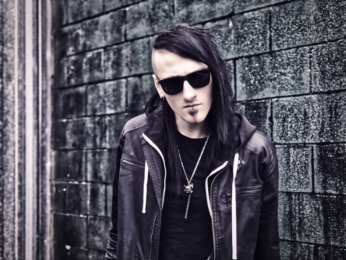 Trystgermaine2s's tweet image. Are you following @2Shadowsband on Spotify? It helps so much if y’all are able to make that happen 🖤🖤               •
.
.
.
.
#2shadows #rockshoprecords #spotify #allblackeverything #tuesday #goth #gothic #darkaesthetic #metalguitarist