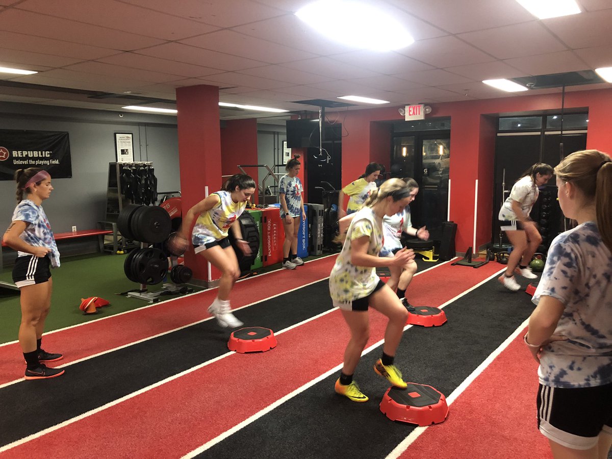 MUSaintsSoccer's tweet image. Another great agility night @StlSpeedAgility as Mark and Riley challenged MUWS⚽️with the vipers, the step ups, and lots cone work…great job tonight ladies👏😅!!
#keeppushing #trusteachother #workforeachother