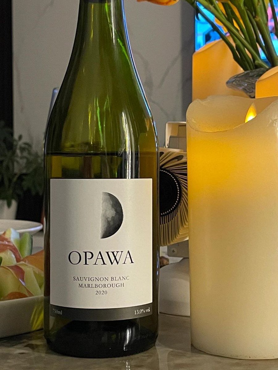 Beautiful night, forgive me for being a vulgar, I like money, I would rather one day money is not important to me💸💰💰