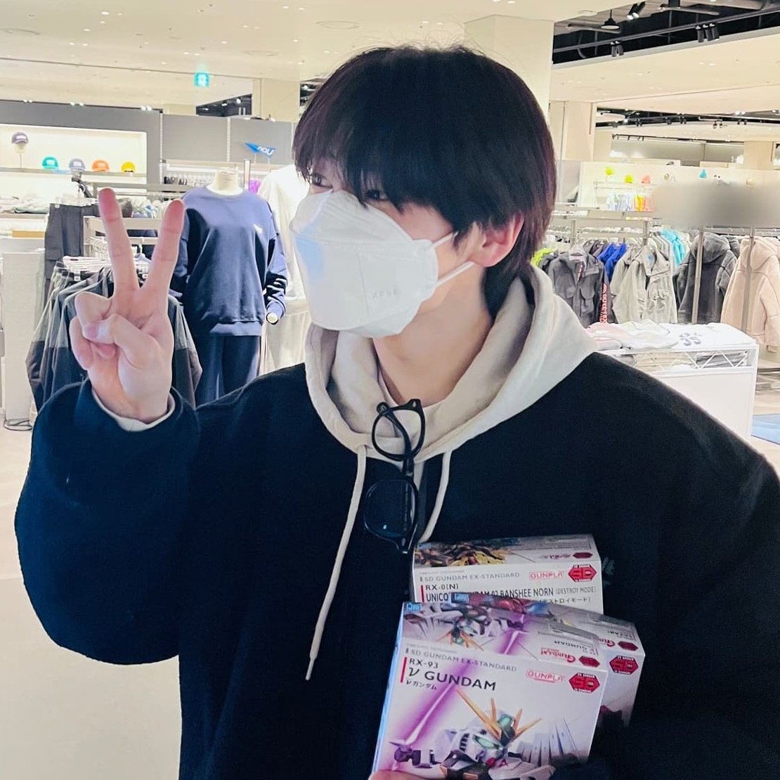 winterminho's tweet photo. boyfriend material Jeongin 
a thread : https://t.co/F40qb5yakC