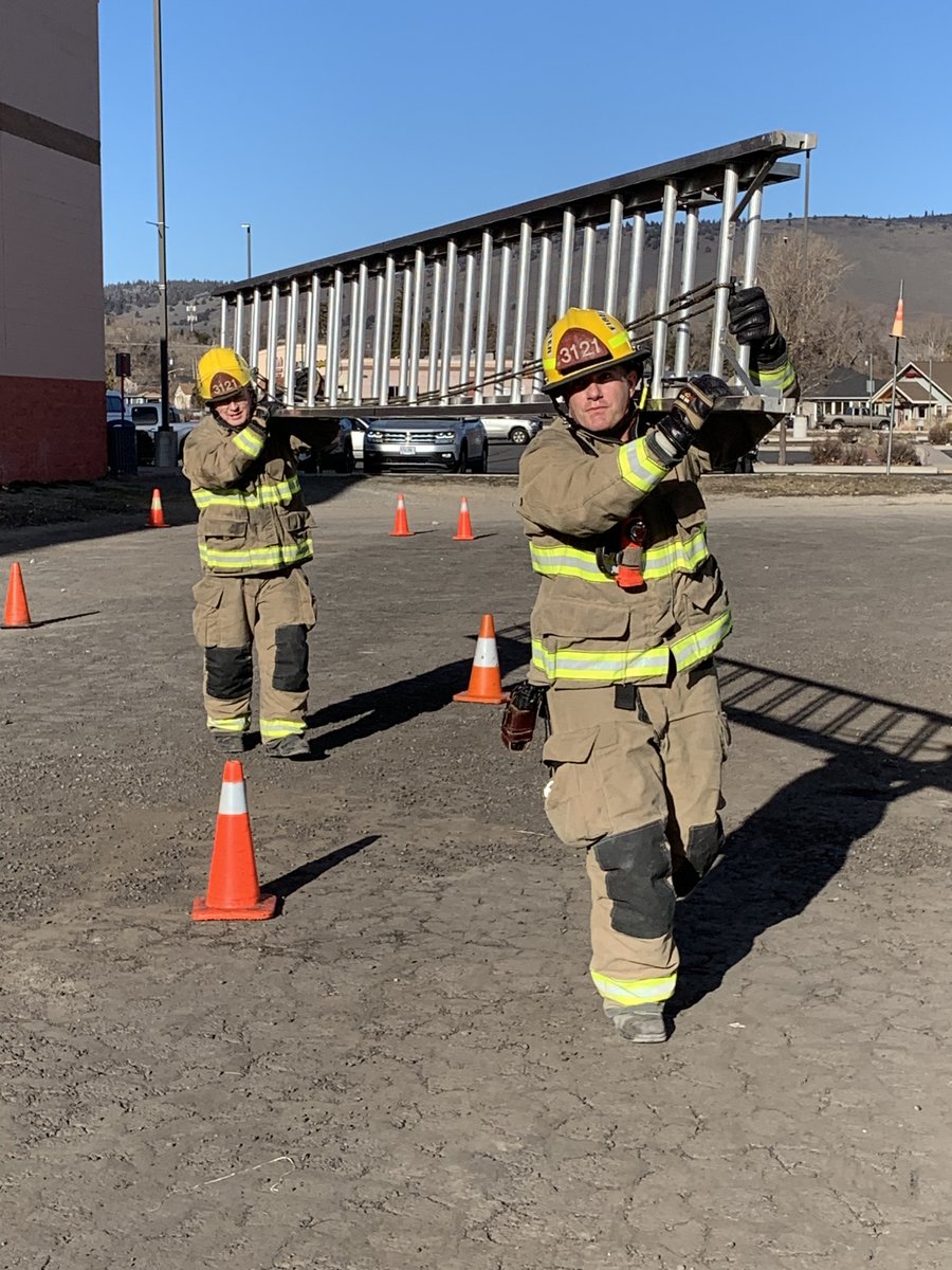 KCFireDistrict1's tweet photo. KCFD1 Captains and Firefighters learned new techniques and practiced their laddering skills outside Michaels. Firefighter Chris Peterson led the training. https://t.co/4hYgJq8Yuk
