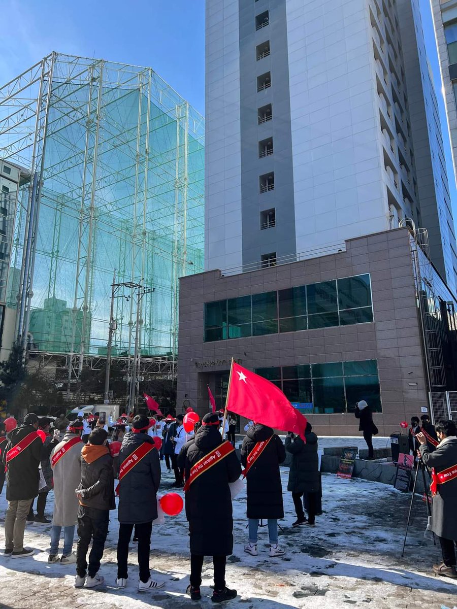 TTFR__Myanmar's tweet photo. Anti-coup revolutionary strike in South-Korea by pro-democracy Myanmar nationalities as usual. 🪧  #2022Feb2Coup #TakeAction_NoMoreWords #WhatsHappeningInMyanmar https://t.co/WIi2rESPTt