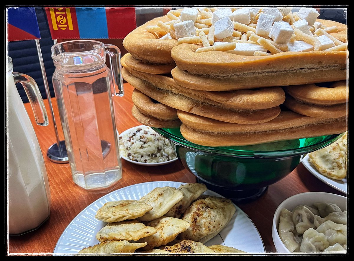 Бүгд Найрамдах Чех Улсын Элчин сайдын яамны хамт олны зүгээс та бүхэндээ сар шинийн мэнд дэвшүүлье! Сайхан шинэлээрэй! 🇨🇿🐅🐅🐅🇲🇳