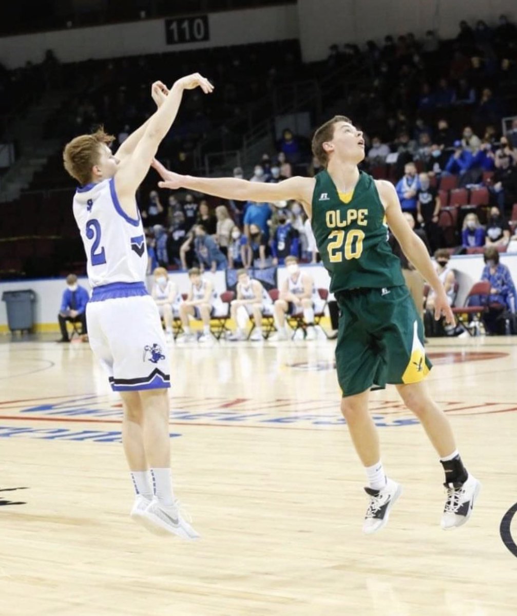 Congrats to <a href="/BradyDeges/">Brady Deges</a> on reaching 1,000 career points tonight! After graduating a great class last yr, Brady has shown great leadership to keep South Gray at an extremely high level. Also a tremendous role model for the entire K-12 including my own kids!! <a href="/sportsinkansas/">Sports in Kansas</a>