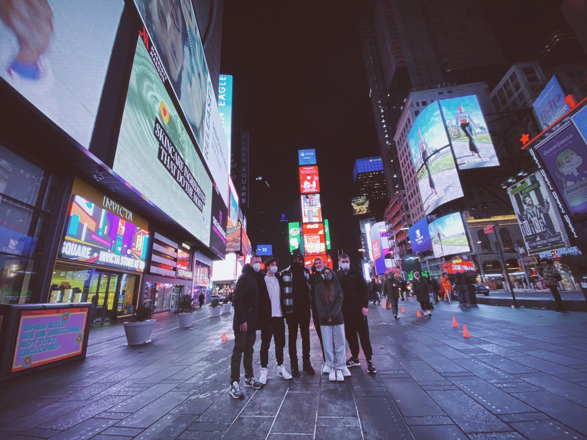 ShopifyRebels's tweet photo. Greetings from the city that never sleeps 🌙 #ArmTheRebels https://t.co/MsqRrgxljo