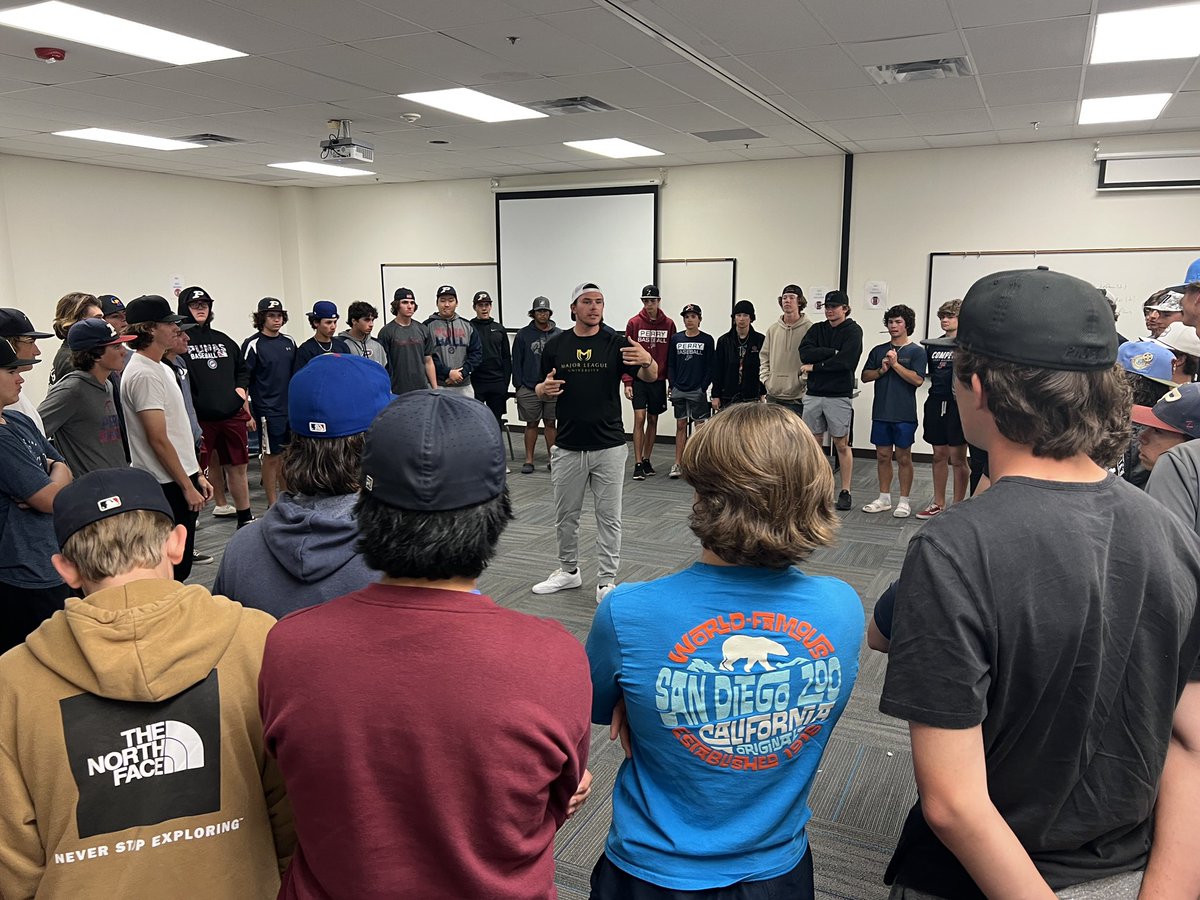 PerryBaseball07's tweet photo. A HUGE thank you to @AustinByler14 from @MajorUniversity for spending some time with our players tonight!!!!
#WT15 #DesignNotDefault #0Period #PumaBall https://t.co/pP6FDF3HCm