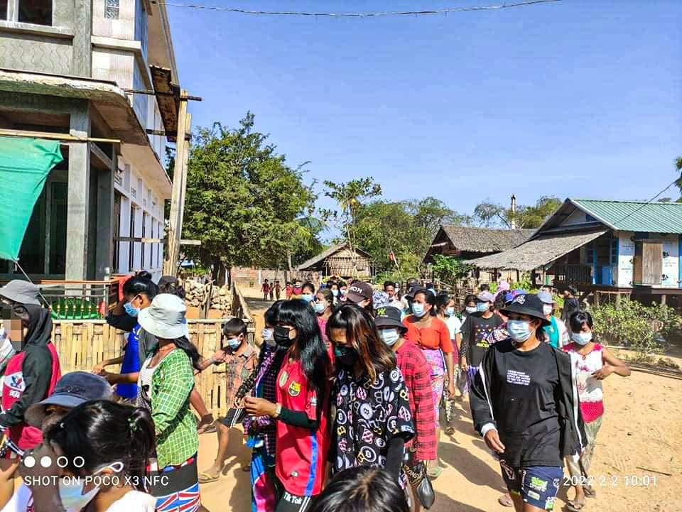 TTFR__Myanmar's tweet photo. Anti-coup revolutionary strike in Tanintharyi's Dawei, Launglon today. 🪧  #2022Feb2Coup #TakeAction_NoMoreWords #WhatsHappeningInMyanmar https://t.co/2Qf72ljwBE