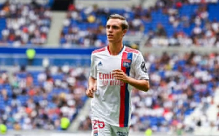 Bad__Gones__87's tweet photo. Allez Hop je lance le débat quel joueur voudriez vous avoir dans votre équipe.

Qui est au dessus de l'autre footballistiquement parlant 

🔁 Maxence Caqueret 
❤ Matteo Guendouzi 

#OLOM #Olympico #TeamOL 🔴🔵 https://t.co/jem87r3T01