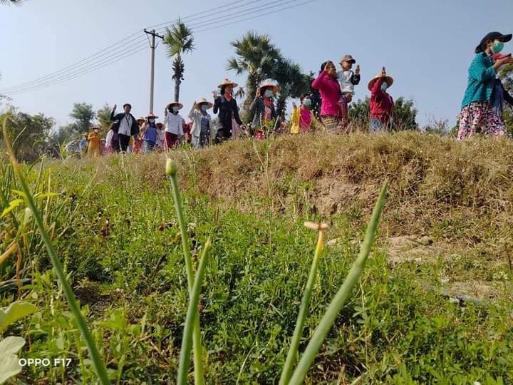 miN13700's tweet photo. The protesters of multi-village strike committee in Salingyi and Yinmarbin townships, went on 329th protest march to end the military dictatorship on February 2.

#TakeAction_NoMoreWords
#2022Feb2Coup
#WhatsHappeningInMyanmar https://t.co/qtm78yW7bp